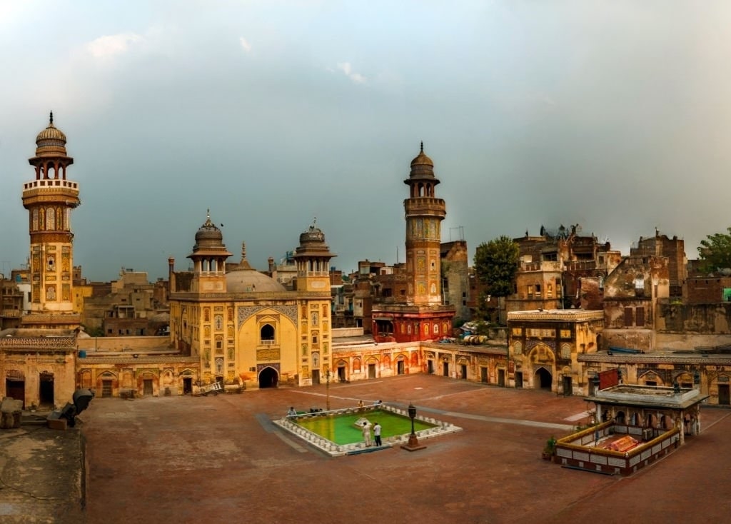 Masjid Wazir Khan (Wazir Khan Mosque)