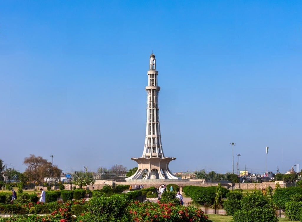 Minar-e-Pakistan - Places to Visit in Lahore