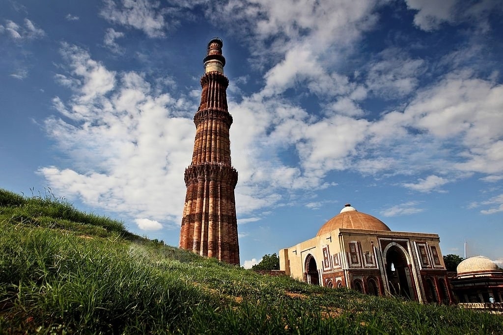 Qutub Minar - famous buildings in India