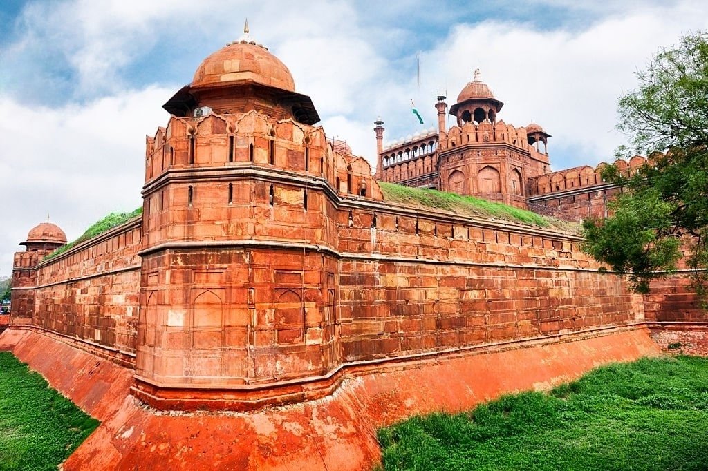 Red Fort - famous buildings in India