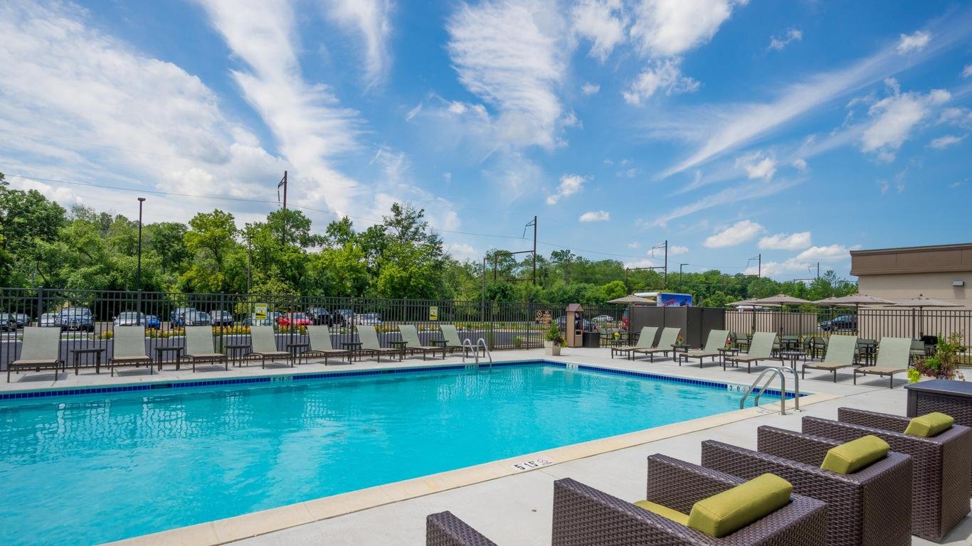 Holiday Inn Express Philadelphia-Midtown - Philadelphia Hotels with Pool