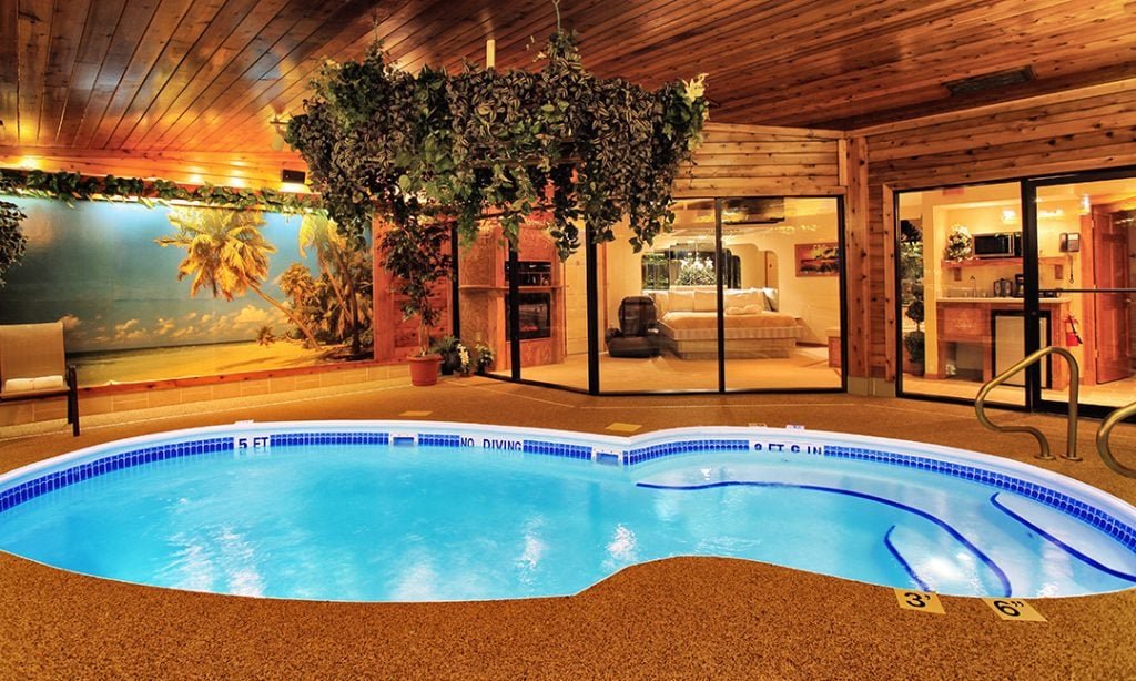 Indianapolis Hotels with Pool