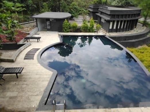 Kakkadampoyil Resort with Pool